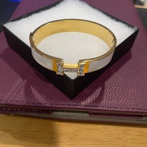 Elegant Gold and White Bracelet